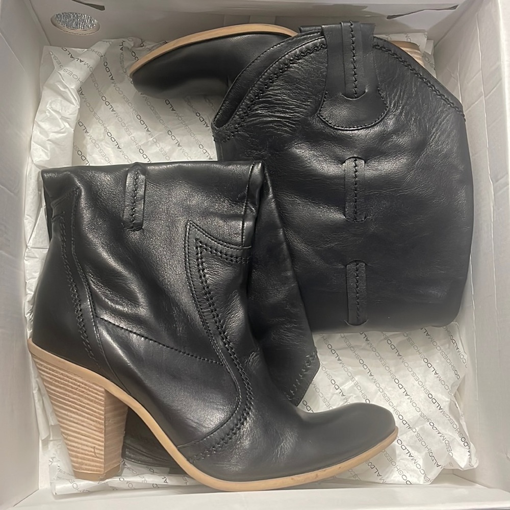 Black Cowgirl style boot Sz 8